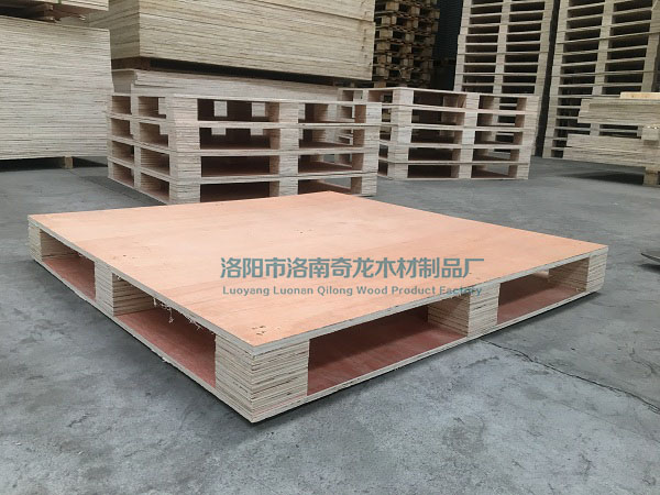 如何根據(jù)貨物的重量和尺寸選擇合適的出口木托盤(pán)？